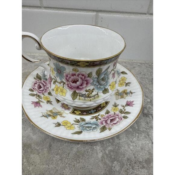 Rosina Queen's Cathay Teacup and Saucer Bone China England Excellent Condition - Picture 6 of 11